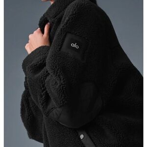 ALO Yoga Women's Black Sherpa Jacket